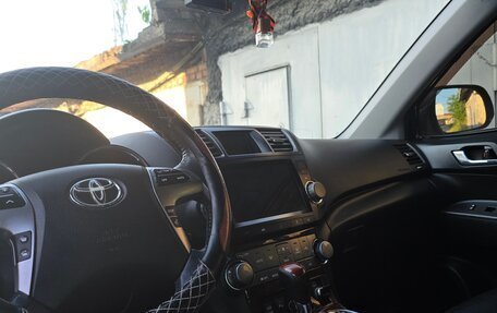 Toyota Highlander III, 2012 год, 2 650 000 рублей, 1 фотография