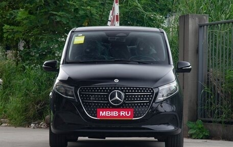Mercedes-Benz V-Класс, 2025 год, 7 750 000 рублей, 2 фотография