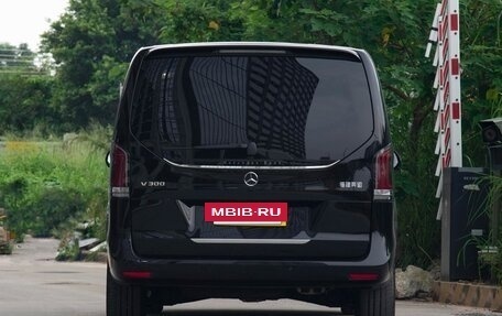 Mercedes-Benz V-Класс, 2025 год, 7 750 000 рублей, 4 фотография