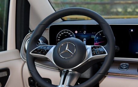 Mercedes-Benz V-Класс, 2025 год, 7 750 000 рублей, 8 фотография