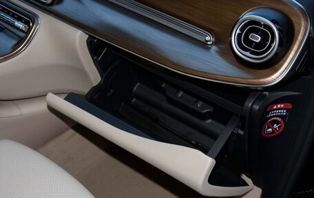 Mercedes-Benz V-Класс, 2025 год, 7 750 000 рублей, 19 фотография