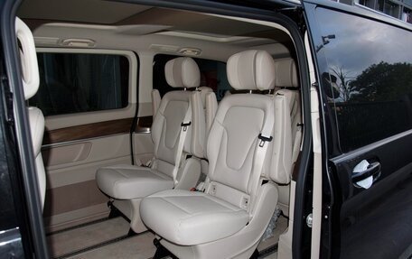 Mercedes-Benz V-Класс, 2025 год, 7 750 000 рублей, 32 фотография