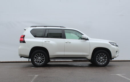 Toyota Land Cruiser Prado 150 рестайлинг 2, 2018 год, 3 550 000 рублей, 4 фотография