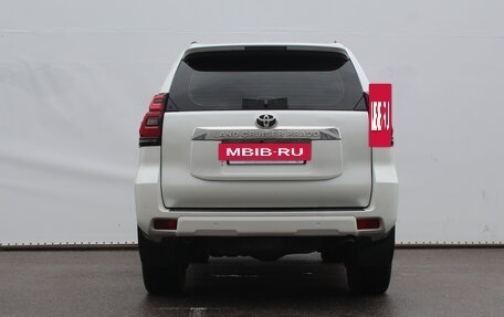 Toyota Land Cruiser Prado 150 рестайлинг 2, 2018 год, 3 550 000 рублей, 6 фотография