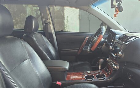 Toyota Highlander III, 2012 год, 2 650 000 рублей, 20 фотография