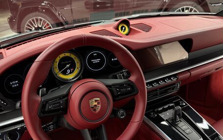 Porsche 911, 2023 год, 30 900 000 рублей, 16 фотография
