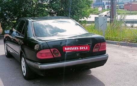 Mercedes-Benz E-Класс, 1996 год, 310 000 рублей, 2 фотография