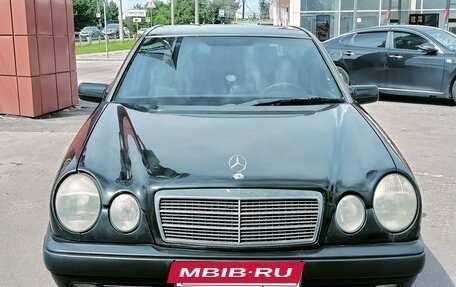 Mercedes-Benz E-Класс, 1996 год, 310 000 рублей, 3 фотография