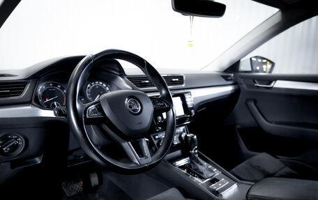 Skoda Superb III рестайлинг, 2015 год, 1 750 000 рублей, 13 фотография