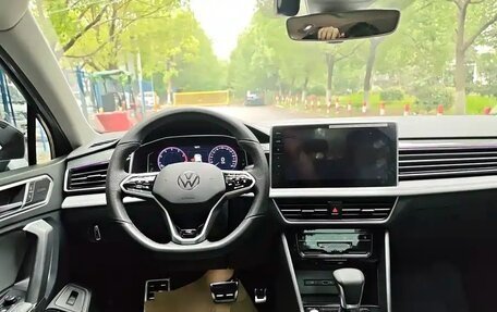 Volkswagen Tiguan II, 2022 год, 2 750 000 рублей, 9 фотография