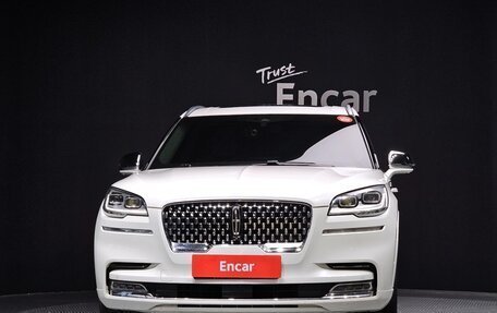 Lincoln Aviator II, 2020 год, 5 090 000 рублей, 3 фотография