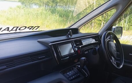 Honda Stepwgn IV, 2015 год, 1 900 000 рублей, 10 фотография