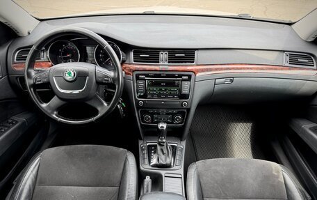 Skoda Superb III рестайлинг, 2013 год, 1 050 000 рублей, 13 фотография