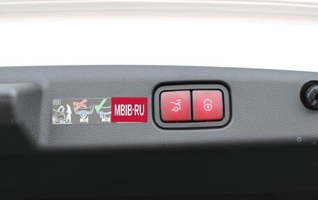 Mercedes-Benz E-Класс, 2024 год, 11 500 000 рублей, 18 фотография