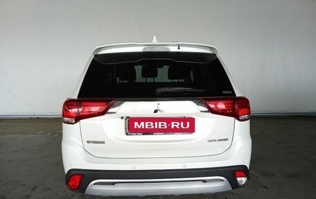 Mitsubishi Outlander III рестайлинг 3, 2018 год, 2 987 000 рублей, 5 фотография