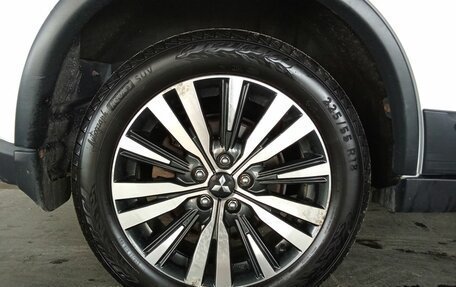 Mitsubishi Outlander III рестайлинг 3, 2018 год, 2 987 000 рублей, 19 фотография