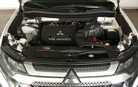Mitsubishi Outlander III рестайлинг 3, 2018 год, 2 987 000 рублей, 18 фотография