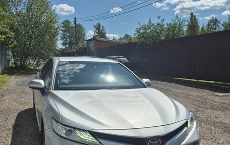 Toyota Camry, 2019 год, 2 700 000 рублей, 2 фотография