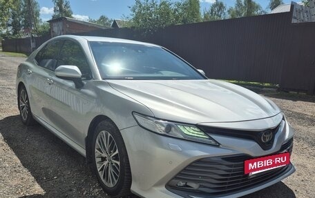 Toyota Camry, 2019 год, 2 700 000 рублей, 3 фотография