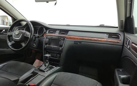 Skoda Superb III рестайлинг, 2011 год, 800 000 рублей, 13 фотография