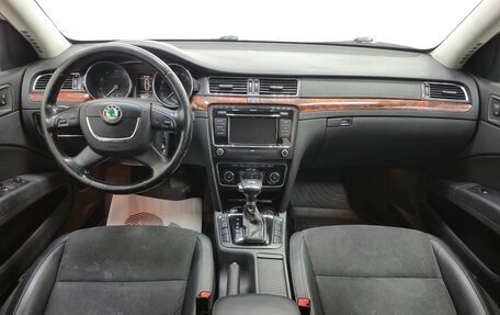 Skoda Superb III рестайлинг, 2011 год, 800 000 рублей, 11 фотография