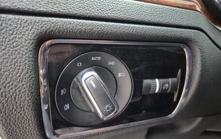 Skoda Superb III рестайлинг, 2011 год, 800 000 рублей, 23 фотография