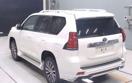 Toyota Land Cruiser Prado 150 рестайлинг 2, 2021 год, 4 291 030 рублей, 5 фотография