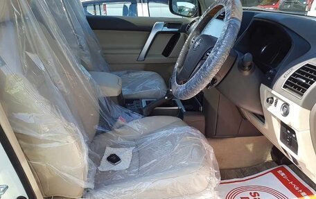 Toyota Land Cruiser Prado 150 рестайлинг 2, 2021 год, 4 291 030 рублей, 7 фотография
