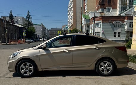 Hyundai Solaris II рестайлинг, 2011 год, 800 000 рублей, 5 фотография
