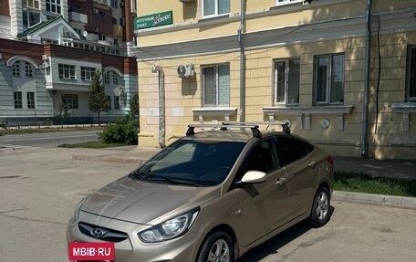 Hyundai Solaris II рестайлинг, 2011 год, 800 000 рублей, 4 фотография