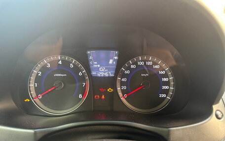 Hyundai Solaris II рестайлинг, 2011 год, 800 000 рублей, 12 фотография