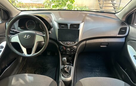 Hyundai Solaris II рестайлинг, 2011 год, 800 000 рублей, 15 фотография