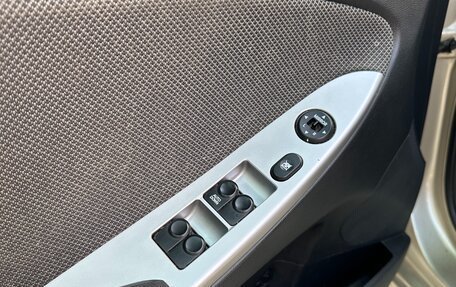 Hyundai Solaris II рестайлинг, 2011 год, 800 000 рублей, 17 фотография