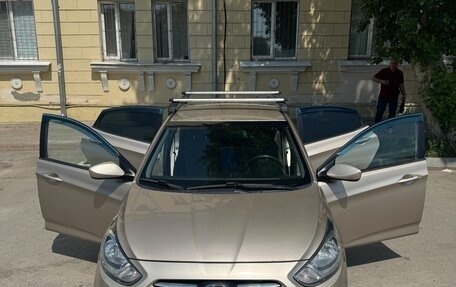 Hyundai Solaris II рестайлинг, 2011 год, 800 000 рублей, 10 фотография
