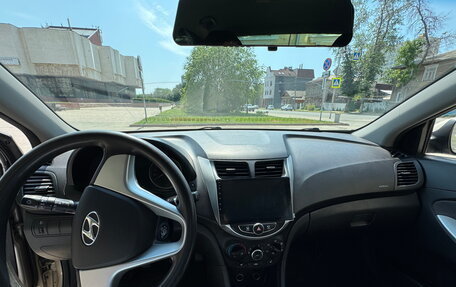 Hyundai Solaris II рестайлинг, 2011 год, 800 000 рублей, 28 фотография