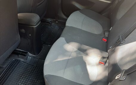 Hyundai Solaris II рестайлинг, 2011 год, 800 000 рублей, 23 фотография