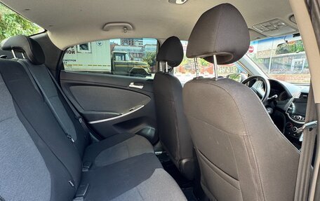 Hyundai Solaris II рестайлинг, 2011 год, 800 000 рублей, 24 фотография