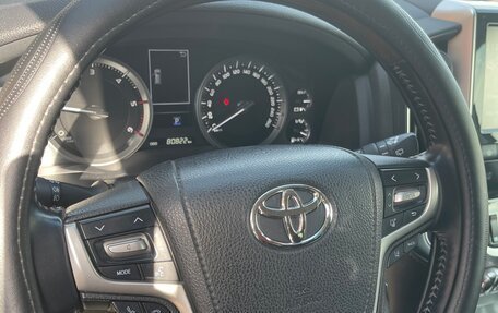 Toyota Land Cruiser 200, 2019 год, 8 600 000 рублей, 5 фотография