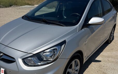 Hyundai Solaris II рестайлинг, 2012 год, 850 000 рублей, 3 фотография