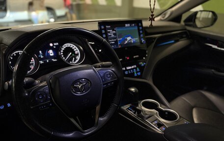 Toyota Camry, 2022 год, 3 750 000 рублей, 10 фотография