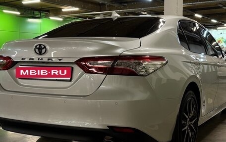 Toyota Camry, 2022 год, 3 750 000 рублей, 5 фотография