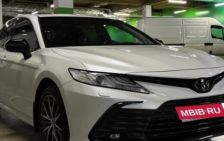 Toyota Camry, 2022 год, 3 750 000 рублей, 2 фотография