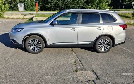 Mitsubishi Outlander III рестайлинг 3, 2019 год, 2 750 000 рублей, 7 фотография