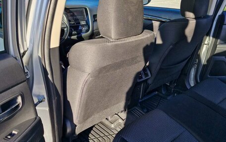 Mitsubishi Outlander III рестайлинг 3, 2019 год, 2 750 000 рублей, 3 фотография