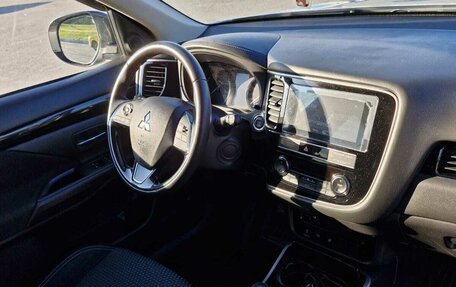 Mitsubishi Outlander III рестайлинг 3, 2019 год, 2 750 000 рублей, 2 фотография