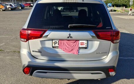 Mitsubishi Outlander III рестайлинг 3, 2019 год, 2 750 000 рублей, 6 фотография