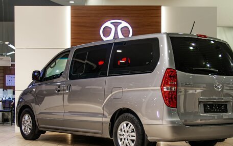 Hyundai H-1 II рестайлинг, 2017 год, 2 295 000 рублей, 4 фотография