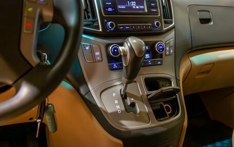 Hyundai H-1 II рестайлинг, 2017 год, 2 295 000 рублей, 15 фотография