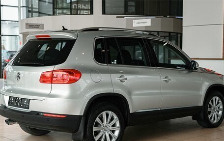 Volkswagen Tiguan I, 2011 год, 1 045 000 рублей, 6 фотография