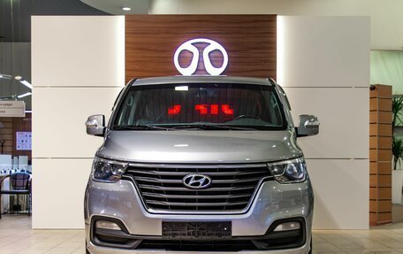Hyundai Grand Starex Grand Starex I рестайлинг 2, 2018 год, 2 895 000 рублей, 2 фотография